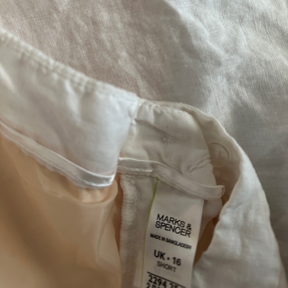 Marks & Spencer Women's white Bermudas - Picture 3 of 6